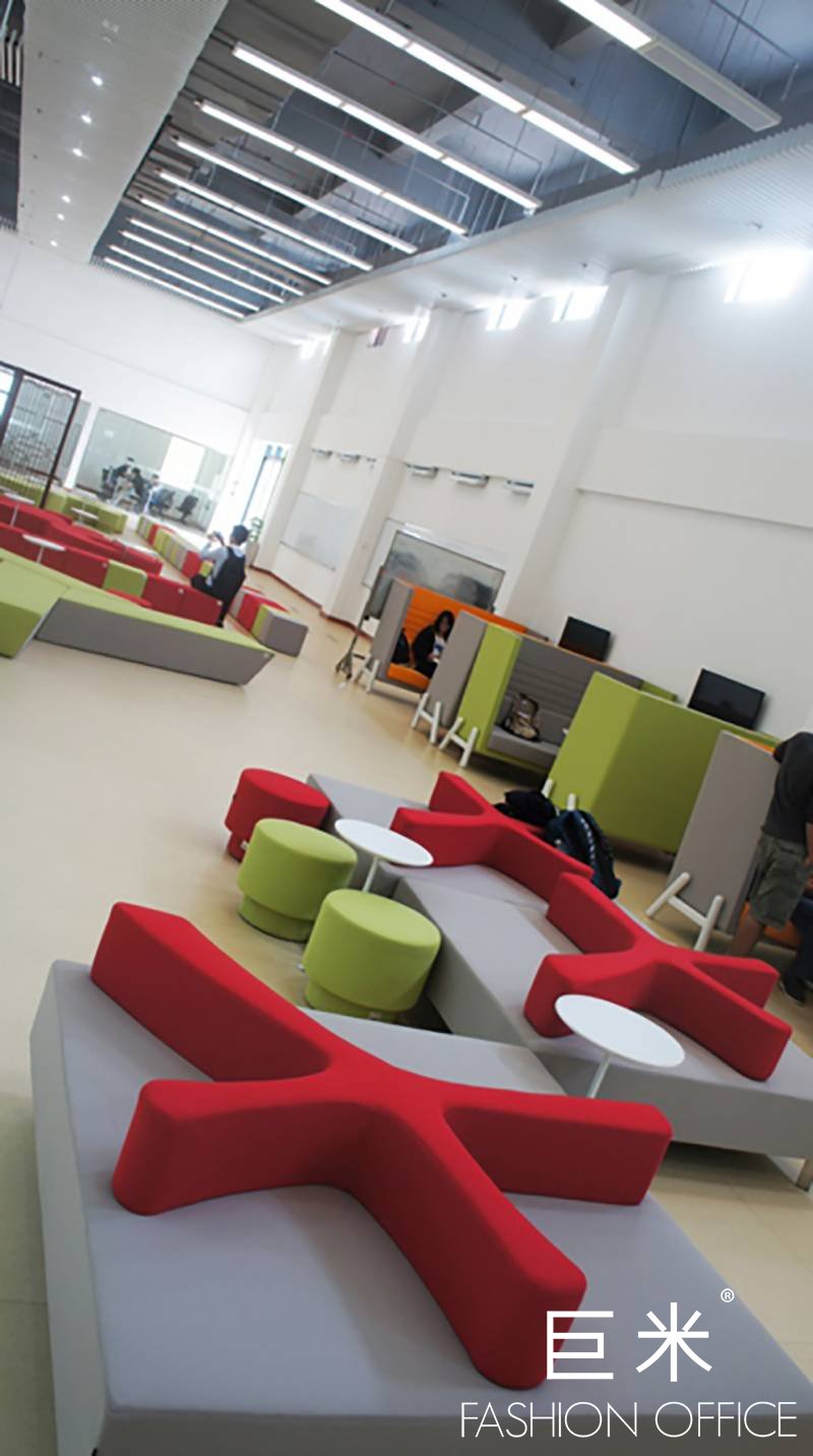 学校图书馆 学校图书馆