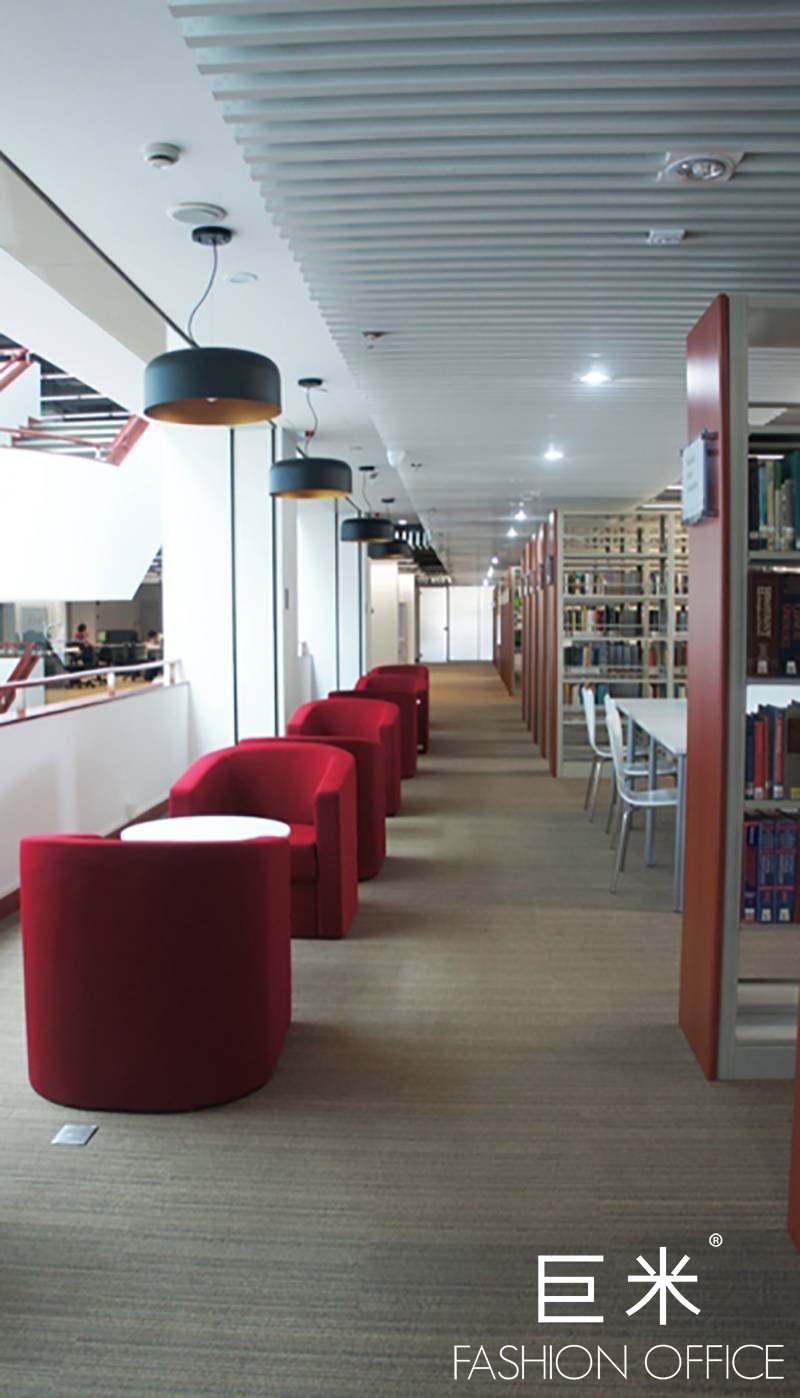 学校图书馆 学校图书馆